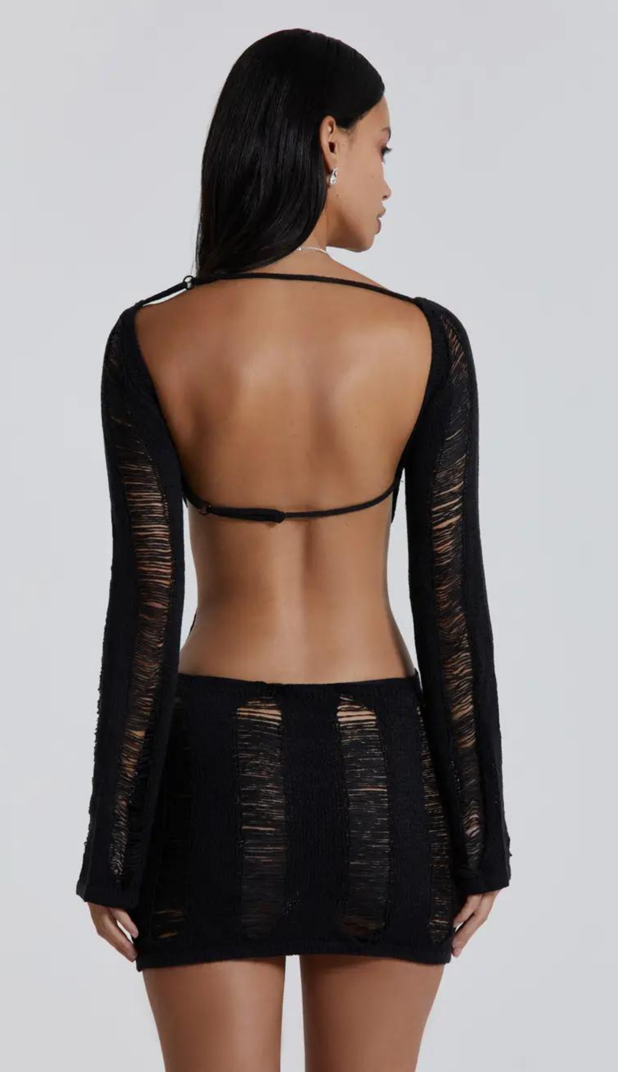 Vestido negro desgarrado de Iris