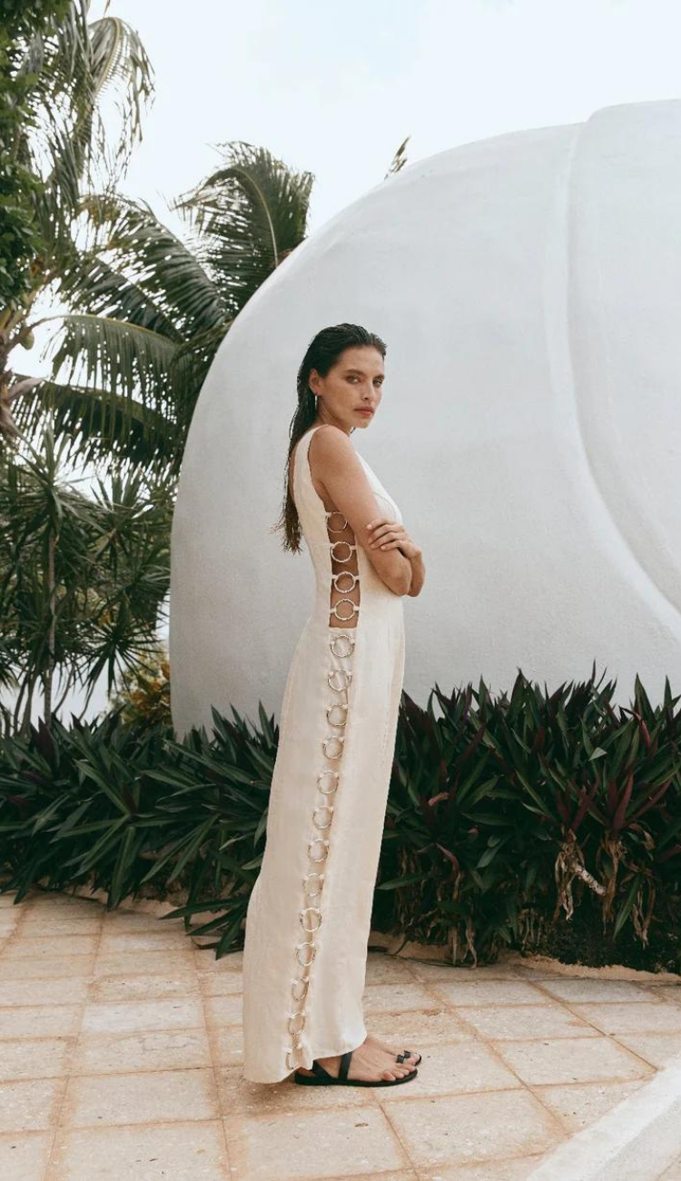 Vestido largo con aro blanco de Isadora